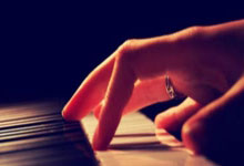 热刺传奇队-米兰荣耀队,罗比-基恩戴帽,皮尔洛任意球世界波.